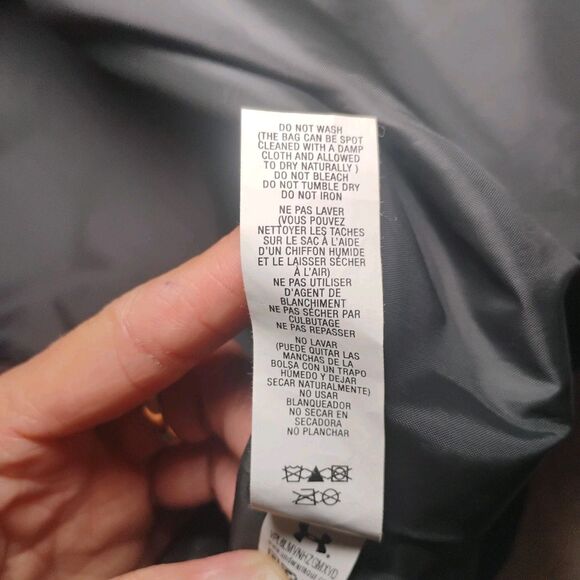 Under Armor Black Water Resistant Drawstring Adjustable Sporty Tote Bag - Picture 8 of 8